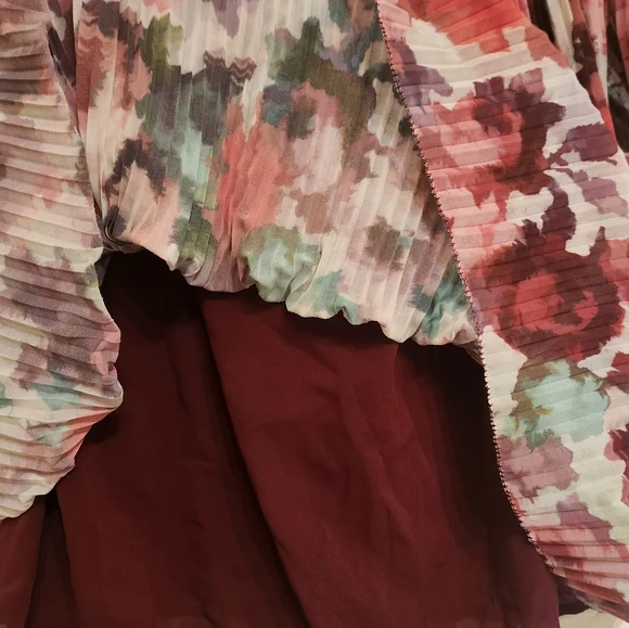 St.John Burgundy Floral Pleated Women's Top Long Sleeve - Multicolor Sz L - Picture 5 of 10